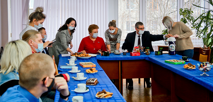 Ольга Окунева встретилась с участниками волонтерского штаба в Десногорске